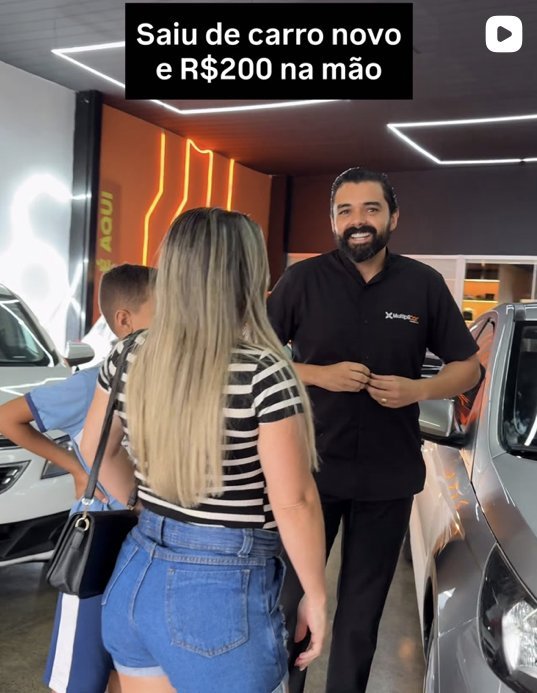 Cliente recebendo o carro na MultipliCar